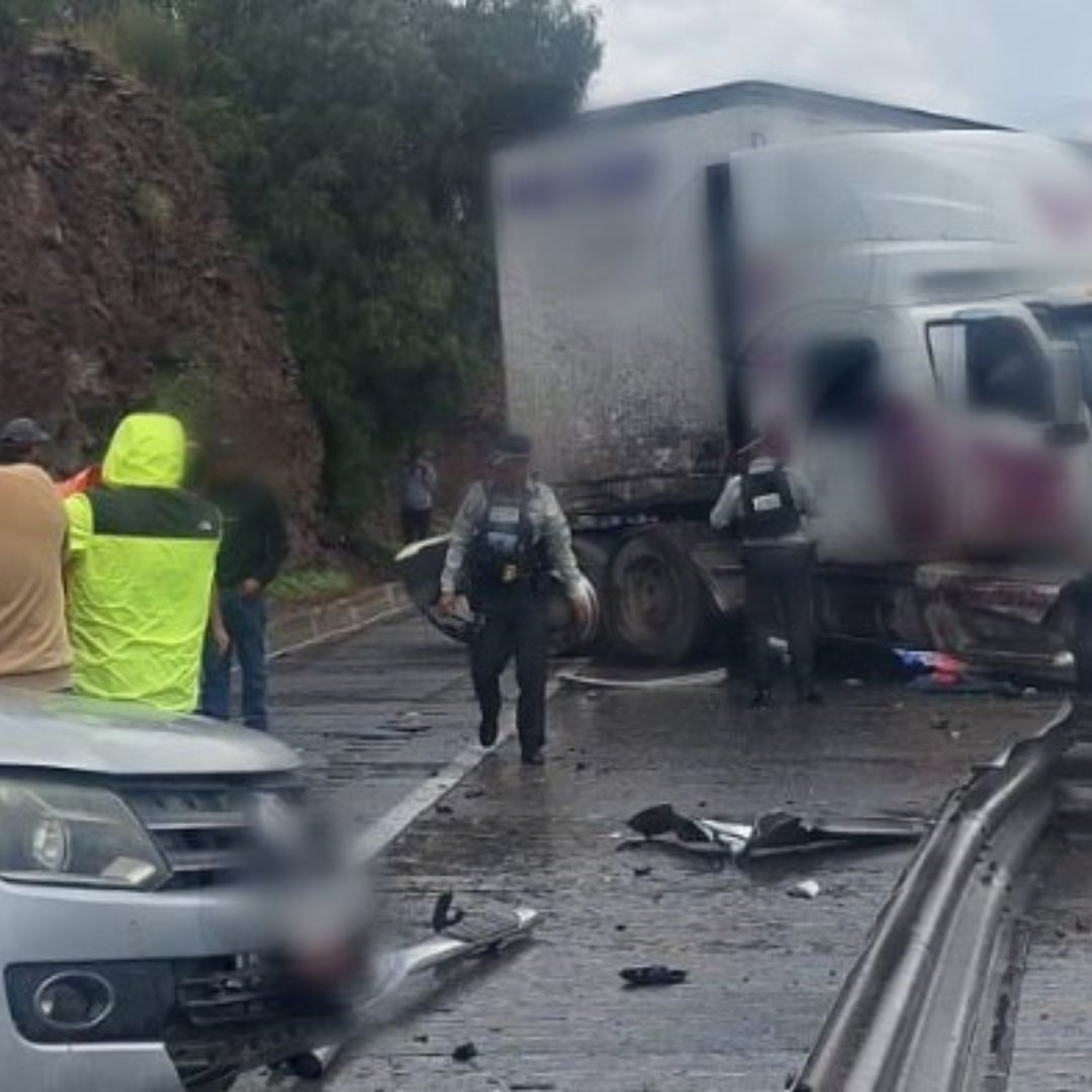 El accidente mantiene cerrada la autopista México-Querétaro